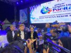 Wakil Ketua MPR RI Edhie Baskoro Yudhoyono (Ibas) didampingi sang istri Aliya Rajasa dan Bupati Pacitan Indrata Nur Bayuaji memberikan keterangan pers kepada wartawan di acara Gebyar Langen Tayub Pacitan 2026.
