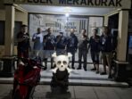 Polisi mengamankan terduga pelaku penggelapan motor asal Tuban di Mapolsek Merakurak.