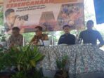 Kalaksa BPBD Pacitan Erwin Andriatmoko bersama Jurnalis Purwoto dalam Workshop Jurnalistik Kebencanaan.