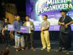bupati-pacitan-serahkan-penghargaan-juara-2-film-muliha-wn-naufal-festival-film-horor-2026 Bupati Pacitan Indrata Nur Bayuaji menyerahkan penghargaan Juara 2 Kategori Umum Nasional kepada sutradara asal Kulon Progo W.N. Naufal atas film Muliha produksi Lembayung Pictures pada Malam Puncak Festival Film Horor 2026 di Alun-Alun Pacitan.