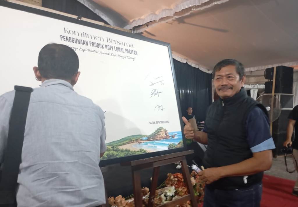 Ketua FPPA Sutikno saat menghadiri Deklarasi Gerakan Bangga Kopi Pacitan dalam ajang Festival Kopi Pacitan.