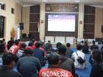 Suasana meriah nobar final Timnas Indonesia melawan Thailand di Mapolres Pacitan Suasana meriah nobar final Timnas Indonesia melawan Thailand di Mapolres Pacitan yang dihadiri TNI, Polri, dan masyarakat.