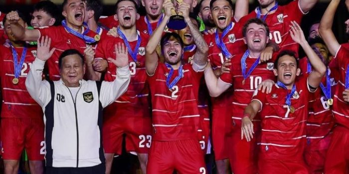 Skuad Timnas Indonesia merayakan kemenangan atas Thailand pada final FIFA ASEAN Cup 2026 di SUGBK.