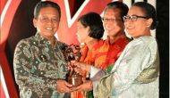 Pacitan Kembali Raih Penghargaan Kabupaten Layak Anak 2017 Pacitan Kembali Raih Penghargaan Kabupaten Layak Anak 2017