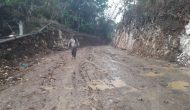 Jalan Licin, Jalur Menuju ke Goa Gong dan Pantai Klayar Dialihkan Jalan Licin, Jalur Menuju ke Goa Gong dan Pantai Klayar Dialihkan