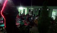 Warga Pacitan Antusias Nobar Film G30S/PKI di Dekat Pantai Klayar Warga Pacitan Antusias Nobar Film G30S/PKI di Dekat Pantai Klayar